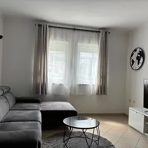 Mladeng Apartament